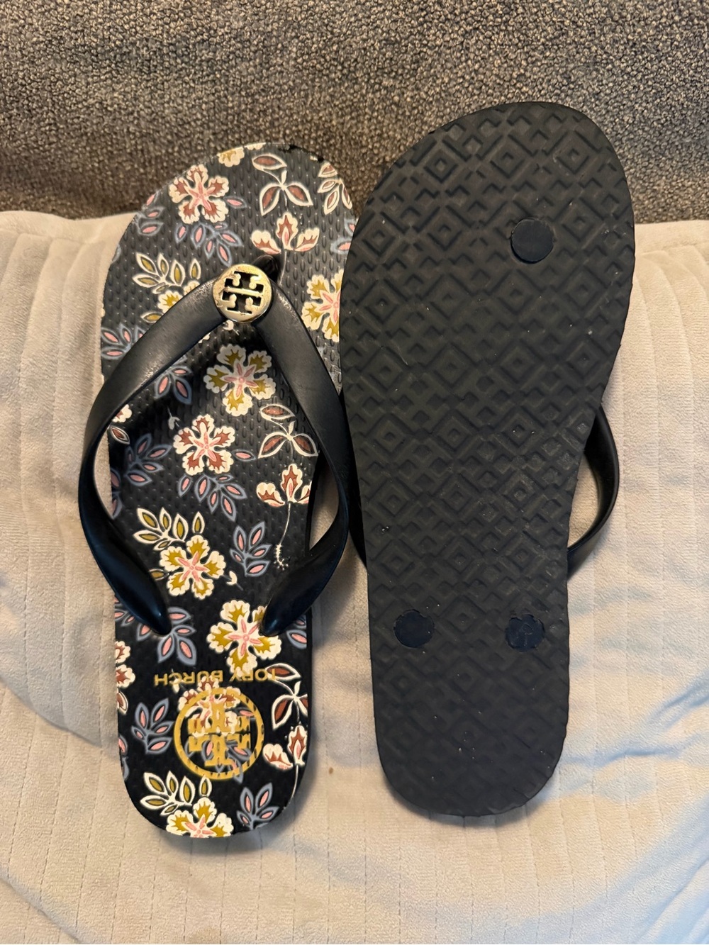Women's floral flip-flops